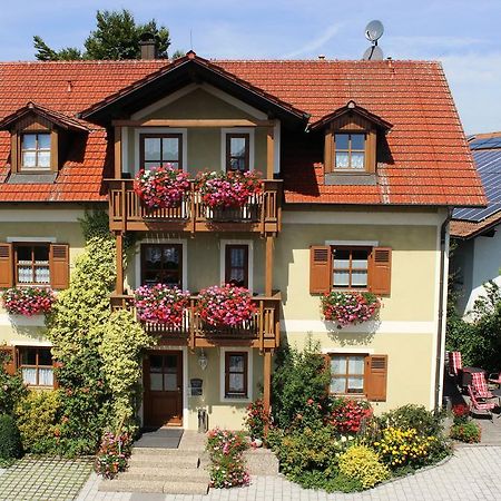 Gaeste-Haus Roesch Wiesent Exteriér fotografie