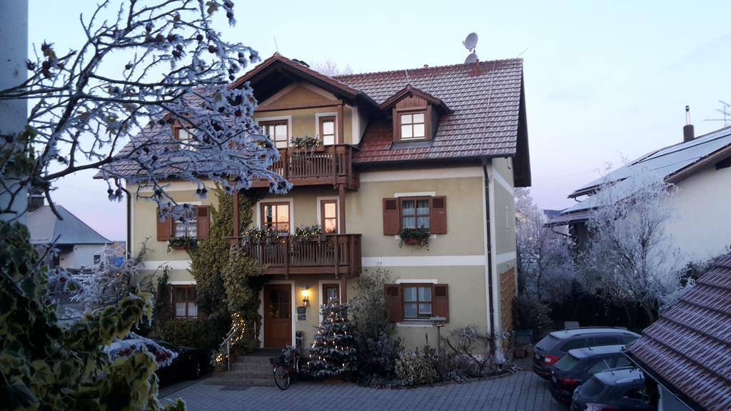 Gaeste-Haus Roesch Wiesent Exteriér fotografie